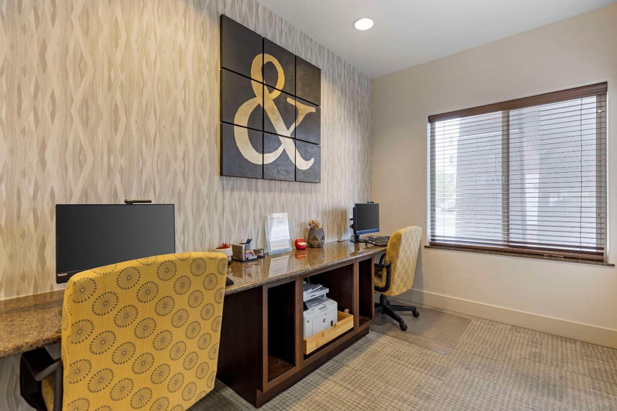 Comfort Inn & Suites Brighton Denver Ne Medical Center Exteriör bild