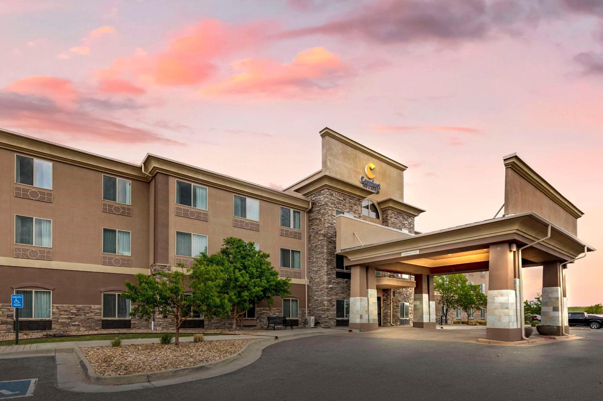 Comfort Inn & Suites Brighton Denver Ne Medical Center Exteriör bild