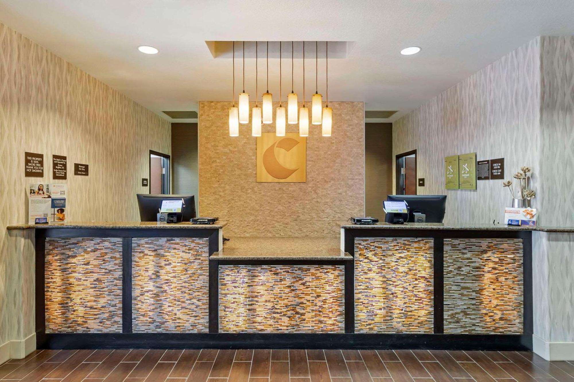Comfort Inn & Suites Brighton Denver Ne Medical Center Exteriör bild